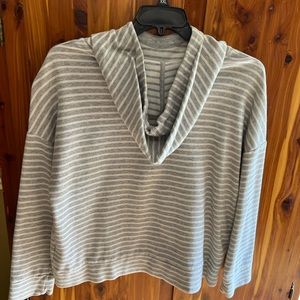 A new day hooded sweatshirt crops at the waist no flaws no stains